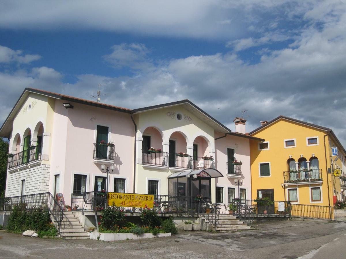 Locanda "Alla Rosa" Lusiana ภายนอก รูปภาพ