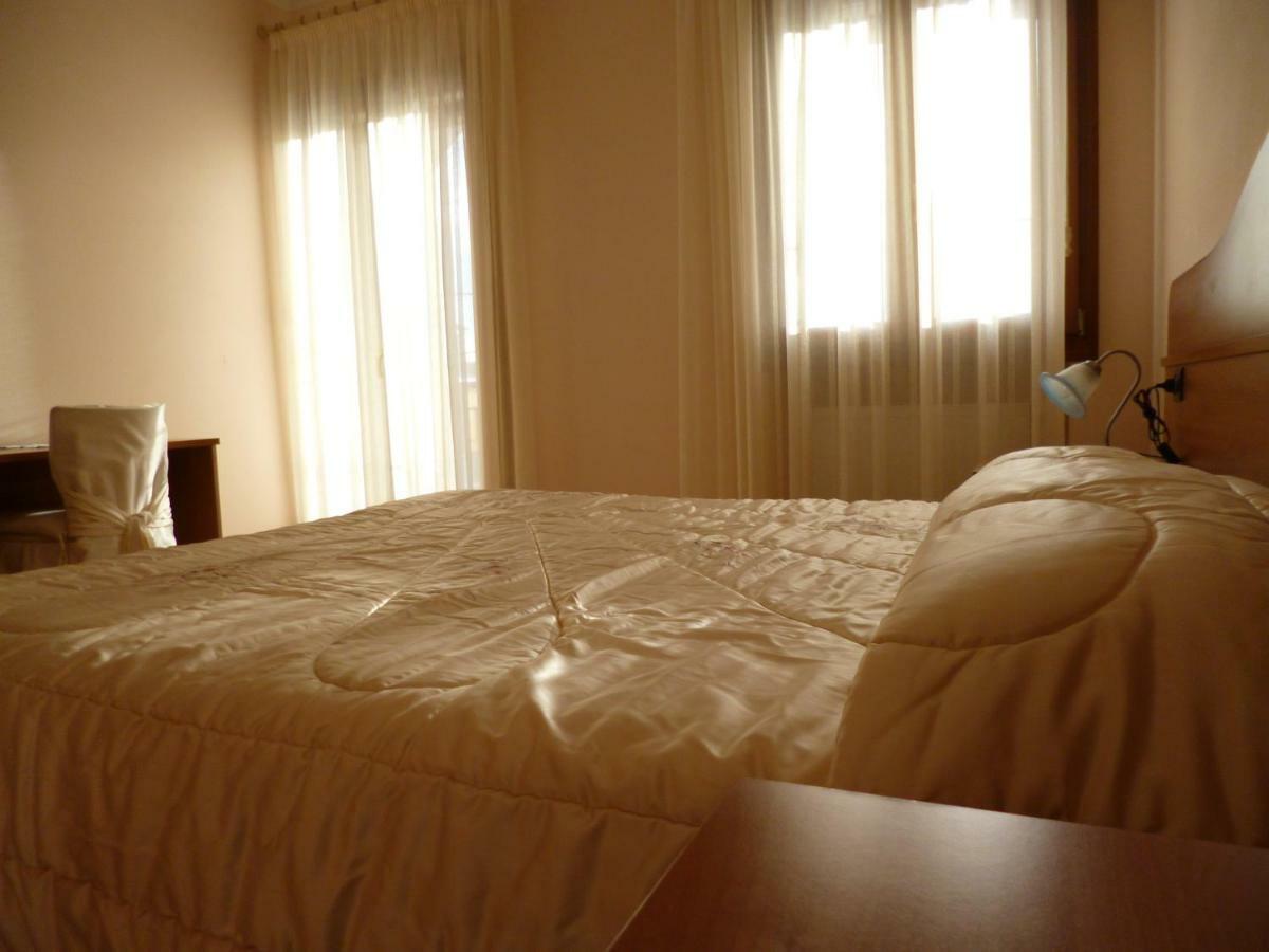 Locanda "Alla Rosa" Lusiana ภายนอก รูปภาพ